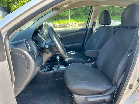 Used 2013 Nissan Versa SV FWD image 4