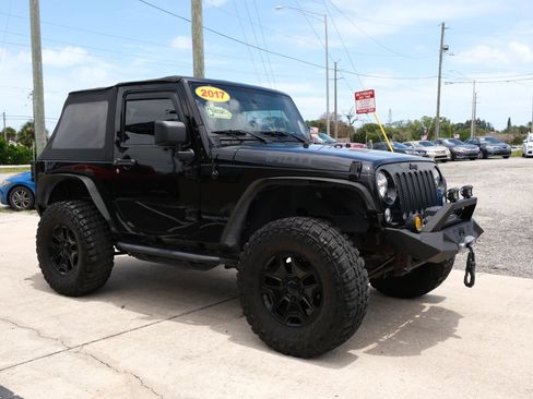 Used 2017 Jeep Wrangler Sport AWD/4WD image 3
