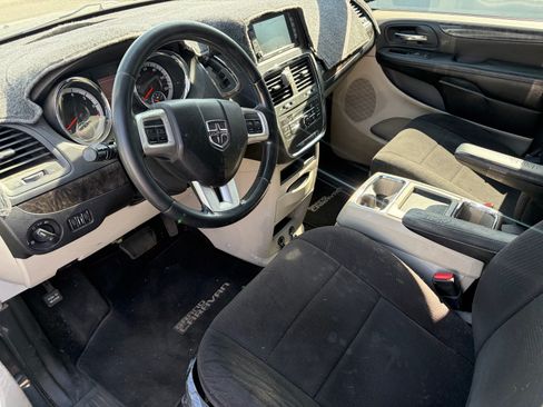 Used 2011 Dodge Grand Caravan Crew FWD image 7
