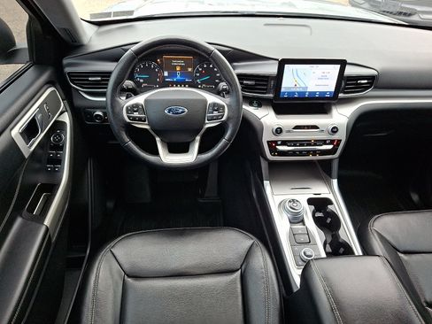 Used 2020 Ford Explorer XLT w/ Equipment Group 202A AWD/4WD image 12