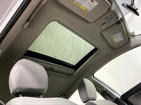 Used 2012 Nissan Sentra 2.0 SR w/ Special Edition Pkg FWD image 21