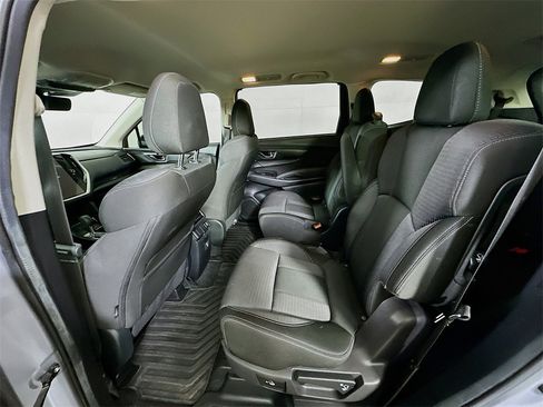 Used 2023 Subaru Ascent Premium w/ Convenience Package image 14