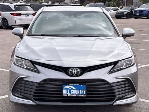 Used 2022 Toyota Camry LE FWD image 9