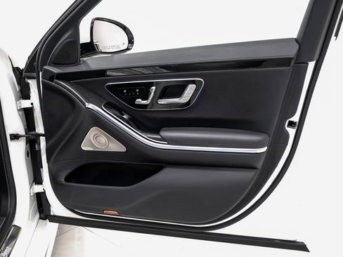 Used 2022 Mercedes-Benz S 500 4MATIC w/ AMG Line Package image 41