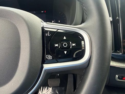 Certified 2025 Volvo XC60 B5 Plus AWD/4WD image 31