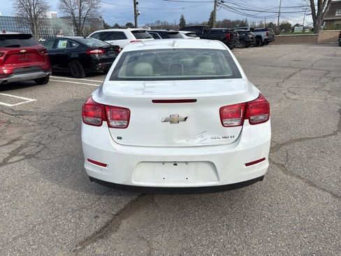 Used 2015 Chevrolet Malibu LT w/ Power Convenience Package image 4