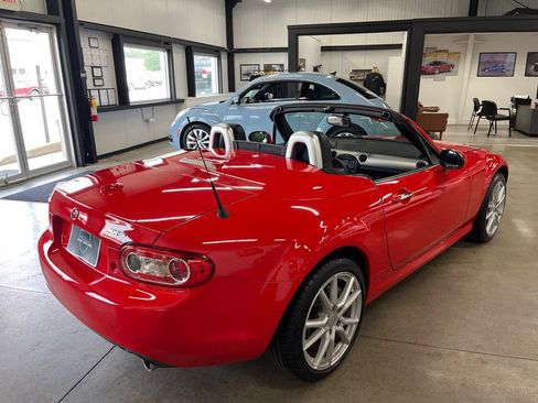 Used 2011 MAZDA MX-5 Miata Grand Touring w/ Premium Pkg RWD image 29