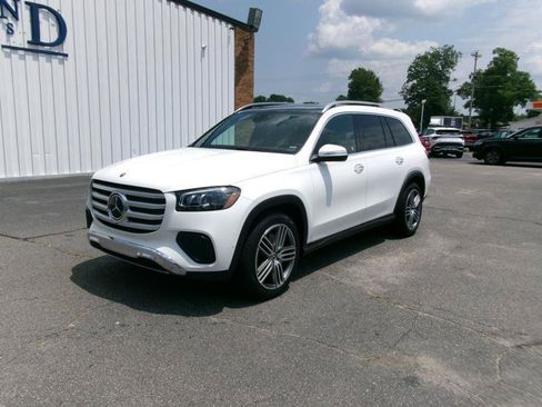 Used 2025 Mercedes-Benz GLS 450 4MATIC image 2