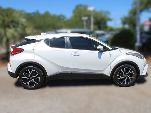 Used 2019 Toyota C-HR XLE FWD image 5