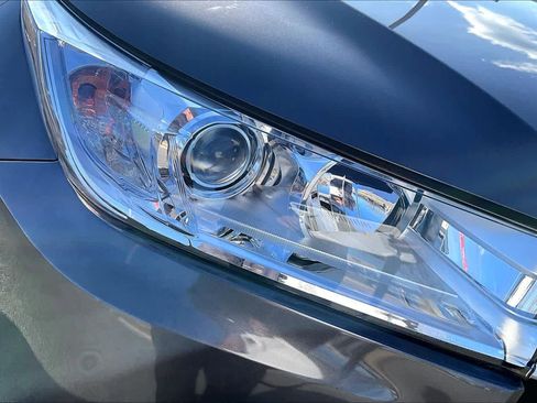 Used 2019 Toyota Highlander XLE image 27