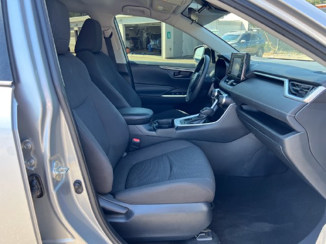 Used 2019 Toyota RAV4 LE w/ All Weather Liner Package AWD/4WD image 9