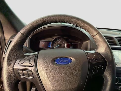 Used 2017 Ford Explorer XLT w/ Equipment Group 201A image 11