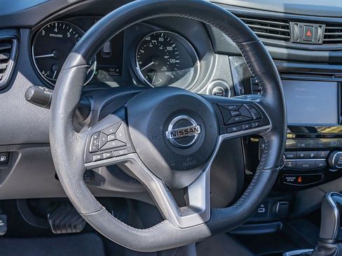 Used 2019 Nissan Rogue SV image 24