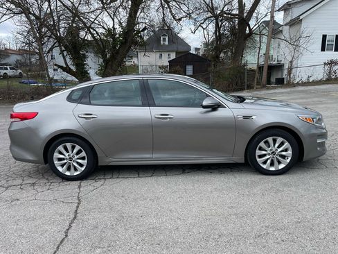 Used 2018 Kia Optima EX image 4