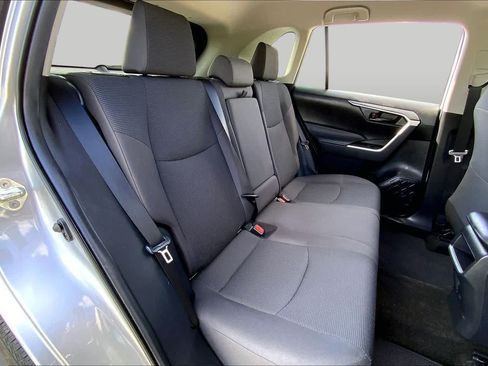 Used 2019 Toyota RAV4 LE FWD image 19
