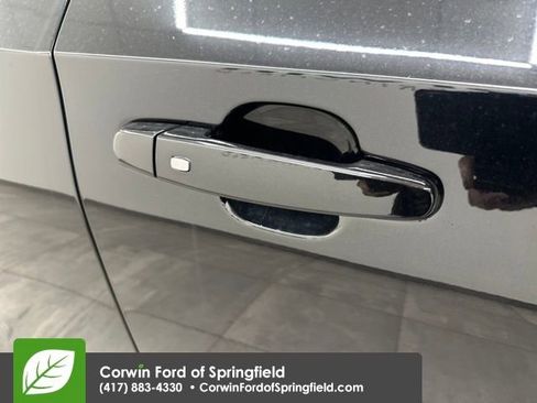 Used 2024 GMC Terrain SLT image 8