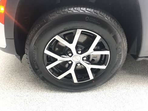 Used 2025 Jeep Grand Cherokee L Limited w/ Trailer Tow Package AWD/4WD image 5