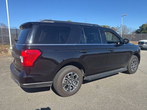 Used 2024 Ford Expedition XLT image 3