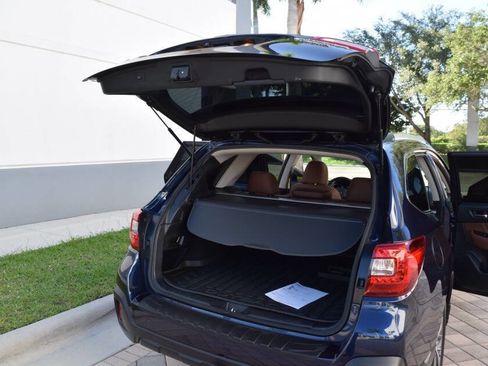 Used 2018 Subaru Outback 3.6R Touring AWD/4WD image 76