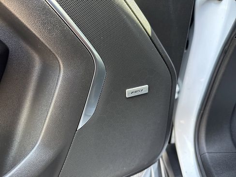 Used 2023 GMC Yukon SLT image 15