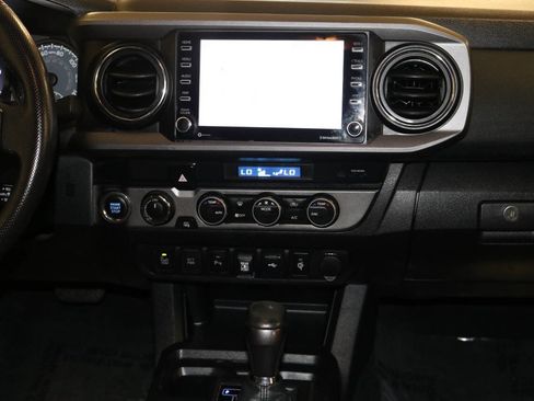 Used 2022 Toyota Tacoma TRD Off-Road w/ Technology Package image 25