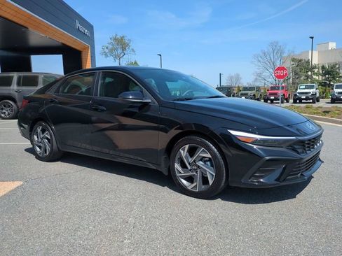 Used 2025 Hyundai Elantra Sport image 1