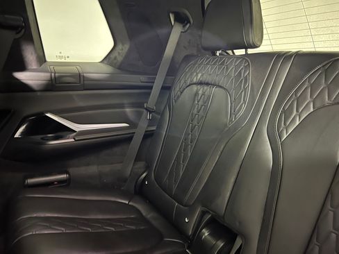 Used 2021 BMW X7 M50i image 37