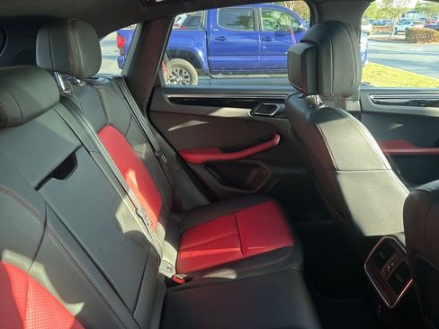 Used 2021 Porsche Macan image 5