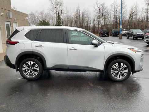Used 2022 Nissan Rogue SV image 4