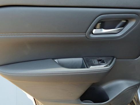 New 2026 Nissan Rogue SV FWD image 9