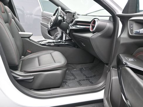 Used 2025 Chevrolet Trax RS FWD image 17