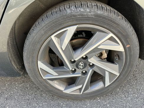 Used 2025 Hyundai Elantra SEL image 29