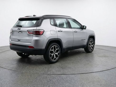 Used 2025 Jeep Compass Limited image 7