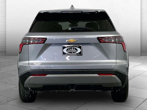 Used 2025 Chevrolet Equinox LT image 3