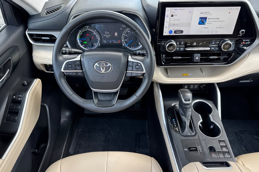 Used 2025 Toyota Highlander XLE AWD/4WD image 13