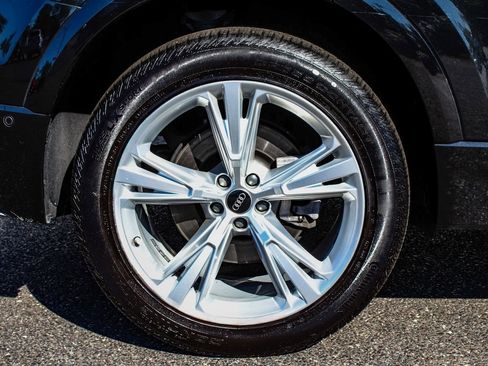 Used 2022 Audi Q8 Premium Plus w/ Premium Plus Package image 7