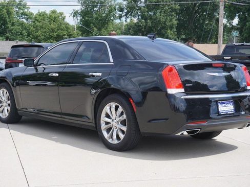 Used 2018 Chrysler 300 Limited AWD/4WD image 5