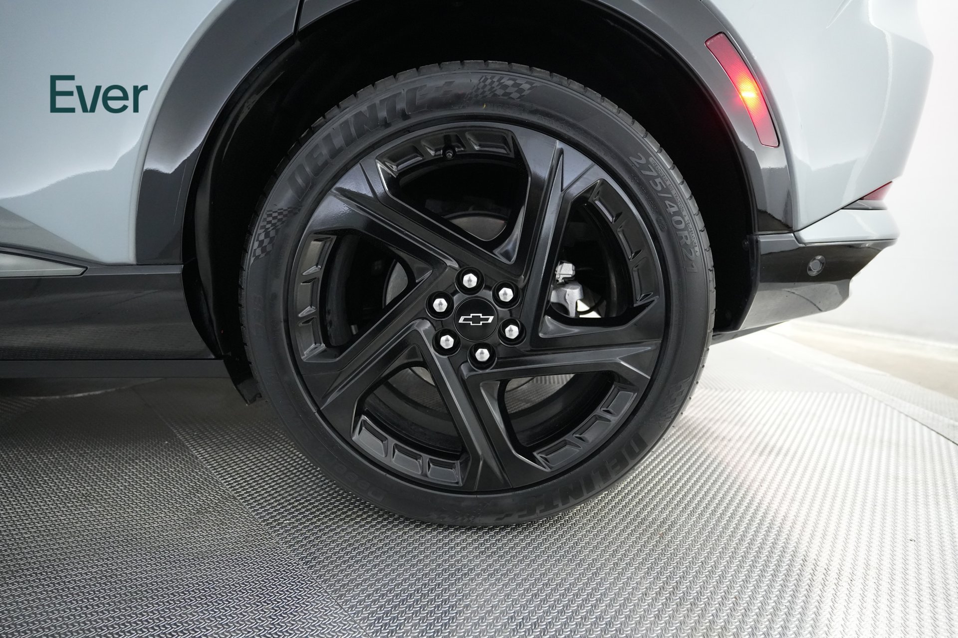 Used 2024 Chevrolet Equinox EV RS FWD image 9
