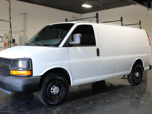 Used 2011 Chevrolet Express 2500 RWD image 6