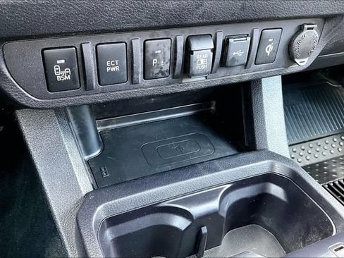 Used 2022 Toyota Tacoma TRD Off-Road w/ Technology Package AWD/4WD image 15