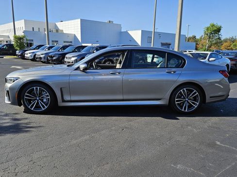 Used 2022 BMW 740i xDrive w/ M Sport Package image 8