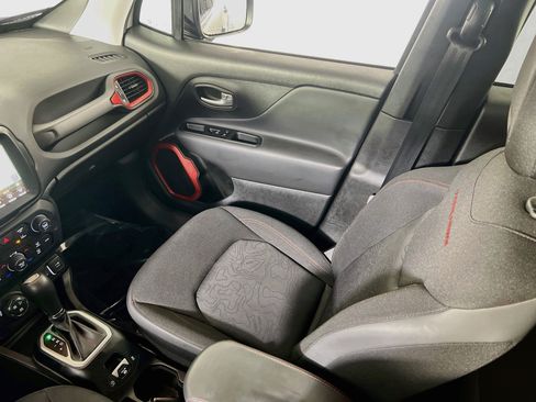 Used 2023 Jeep Renegade Trailhawk AWD/4WD image 22