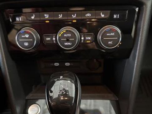 Used 2024 Volkswagen Taos SE image 16