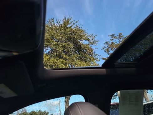 Used 2024 BMW 330i Sedan image 19