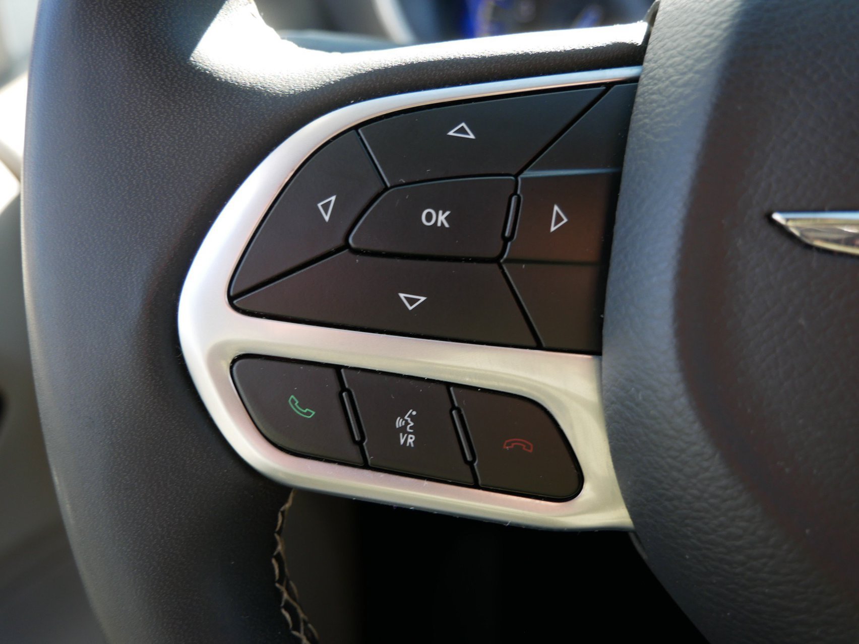 Used 2024 Chrysler Pacifica Touring-L FWD image 24