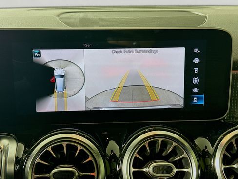 Used 2021 Mercedes-Benz GLB 250 image 16
