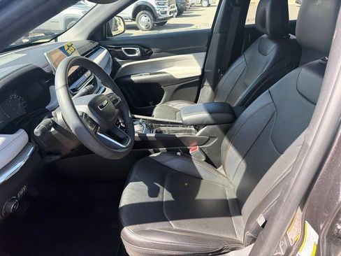 Used 2023 Jeep Compass Limited w/ Sun and Sound Group AWD/4WD image 9
