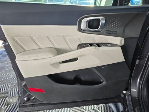 Used 2023 Kia Sorento SX Prestige image 19