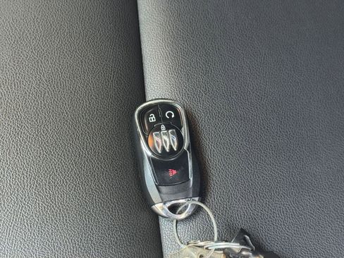 Used 2025 Buick Envista Sport Touring image 21