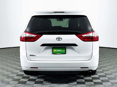 Used 2019 Toyota Sienna L image 8